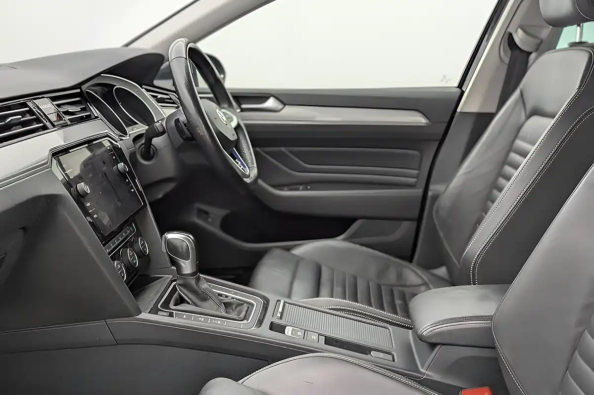 Used 2020 Volkswagen Passat Gte Grey - Interior and Exterior details 12