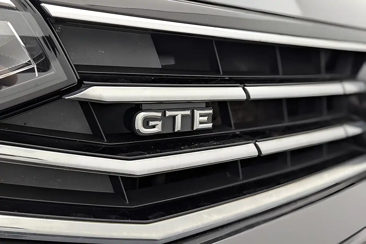Used 2020 Volkswagen Passat Gte Grey - Interior and Exterior details 17