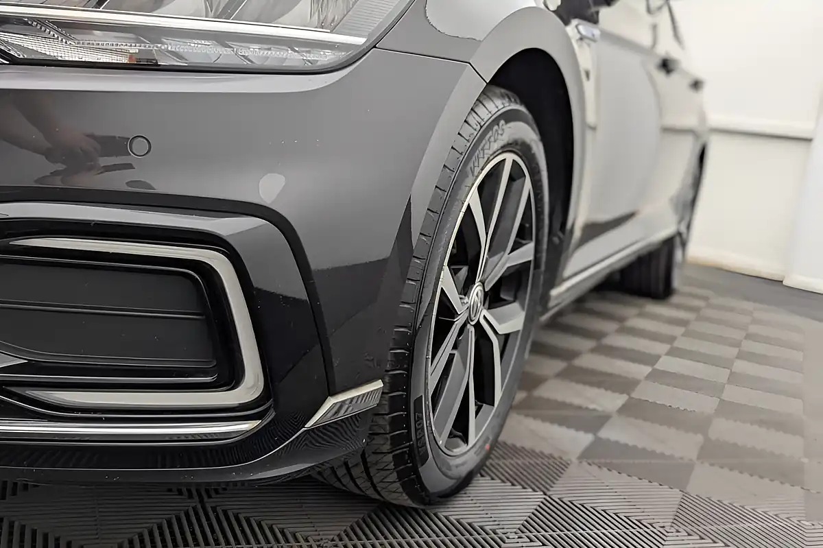 Used 2020 Volkswagen Passat Gte Grey - Interior and Exterior details 18