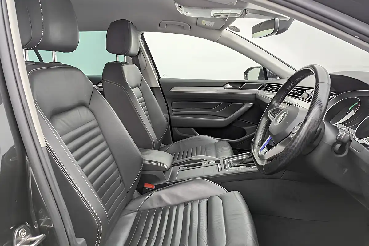 Used 2020 Volkswagen Passat Gte Grey - Interior and Exterior details 2