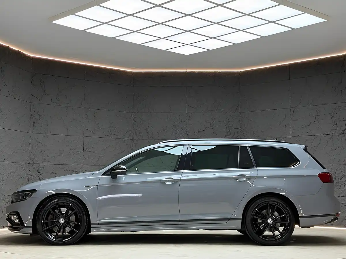 Used 2020 Volkswagen Passat R-Line Edition Grey - Interior and Exterior details 6