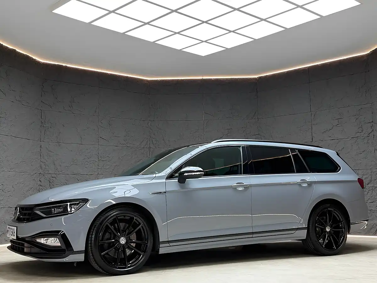 Used 2020 Volkswagen Passat R-Line Edition Grey - Interior and Exterior details 7