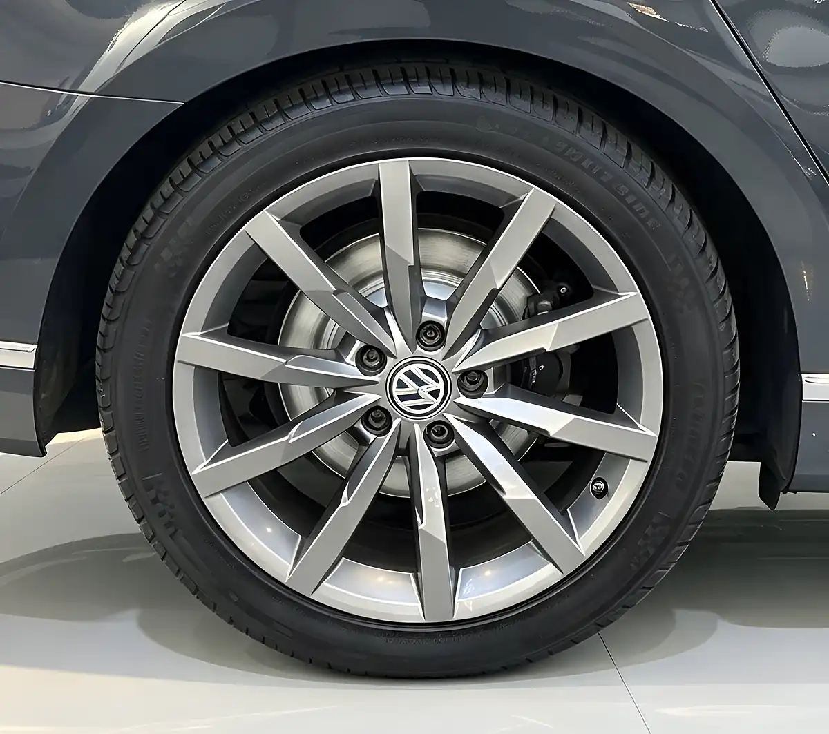 Used 2020 Volkswagen Passat R-Line Grey - Interior and Exterior details 6
