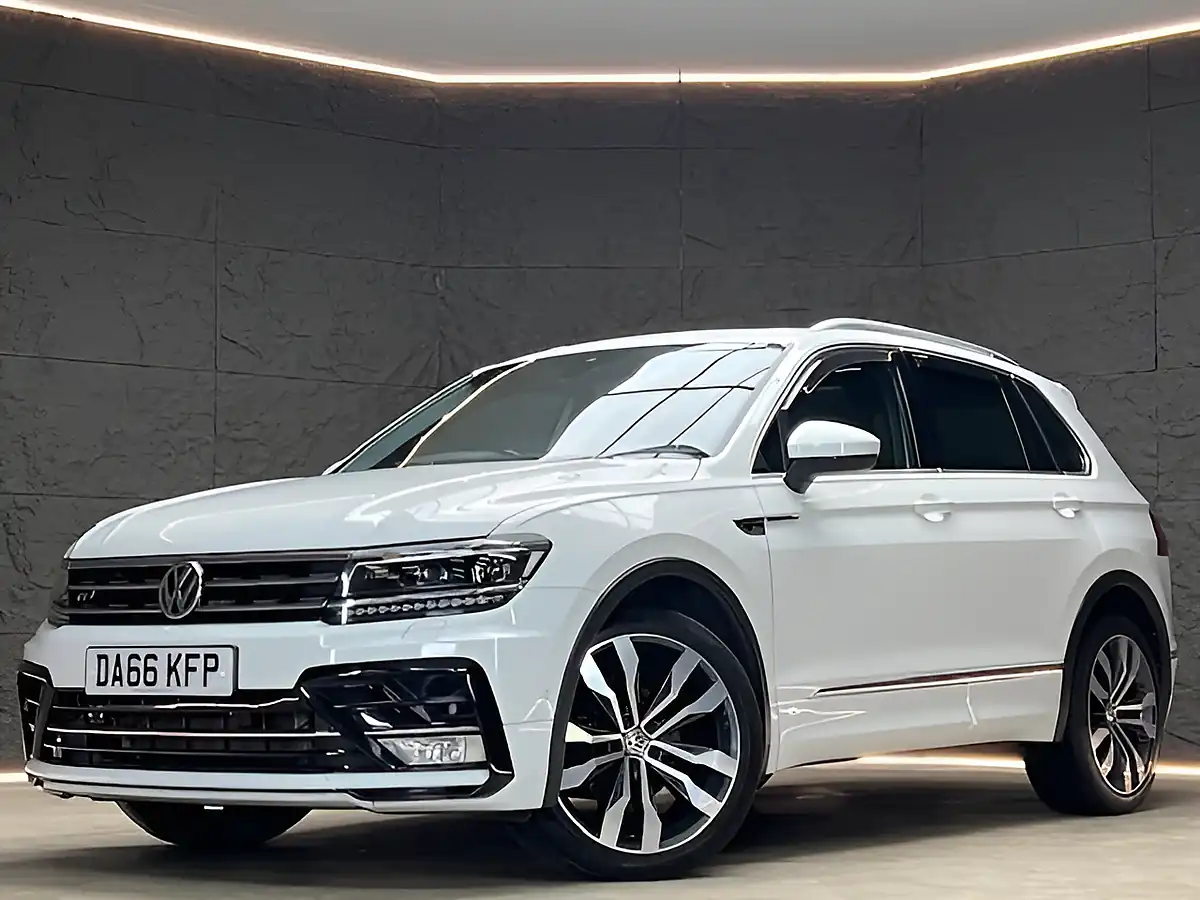 Used 2020 Volkswagen Passat R-Line Grey - Interior and Exterior details 7