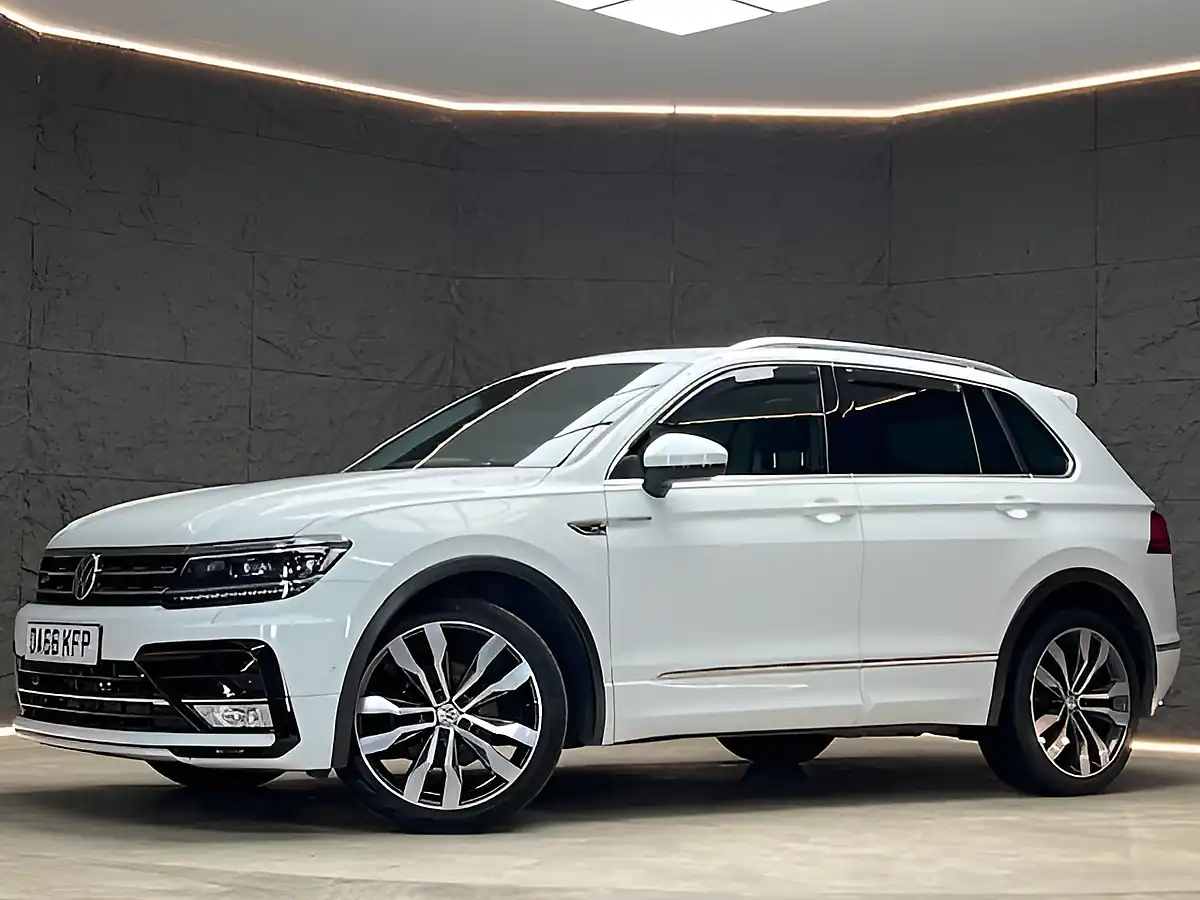 Used 2020 Volkswagen Passat R-Line Grey - Interior and Exterior details 9
