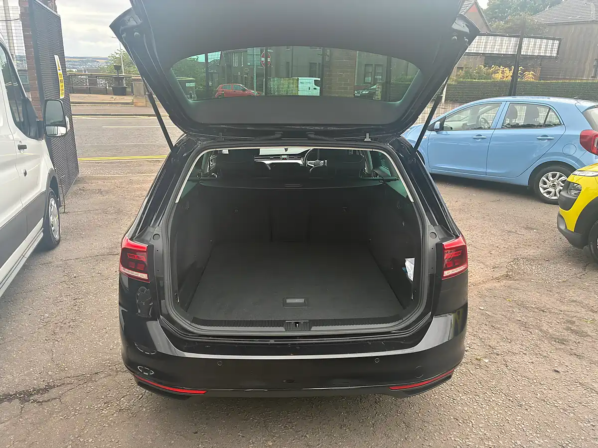 Used 2020 Volkswagen Passat Sel Black - Interior and Exterior details 11