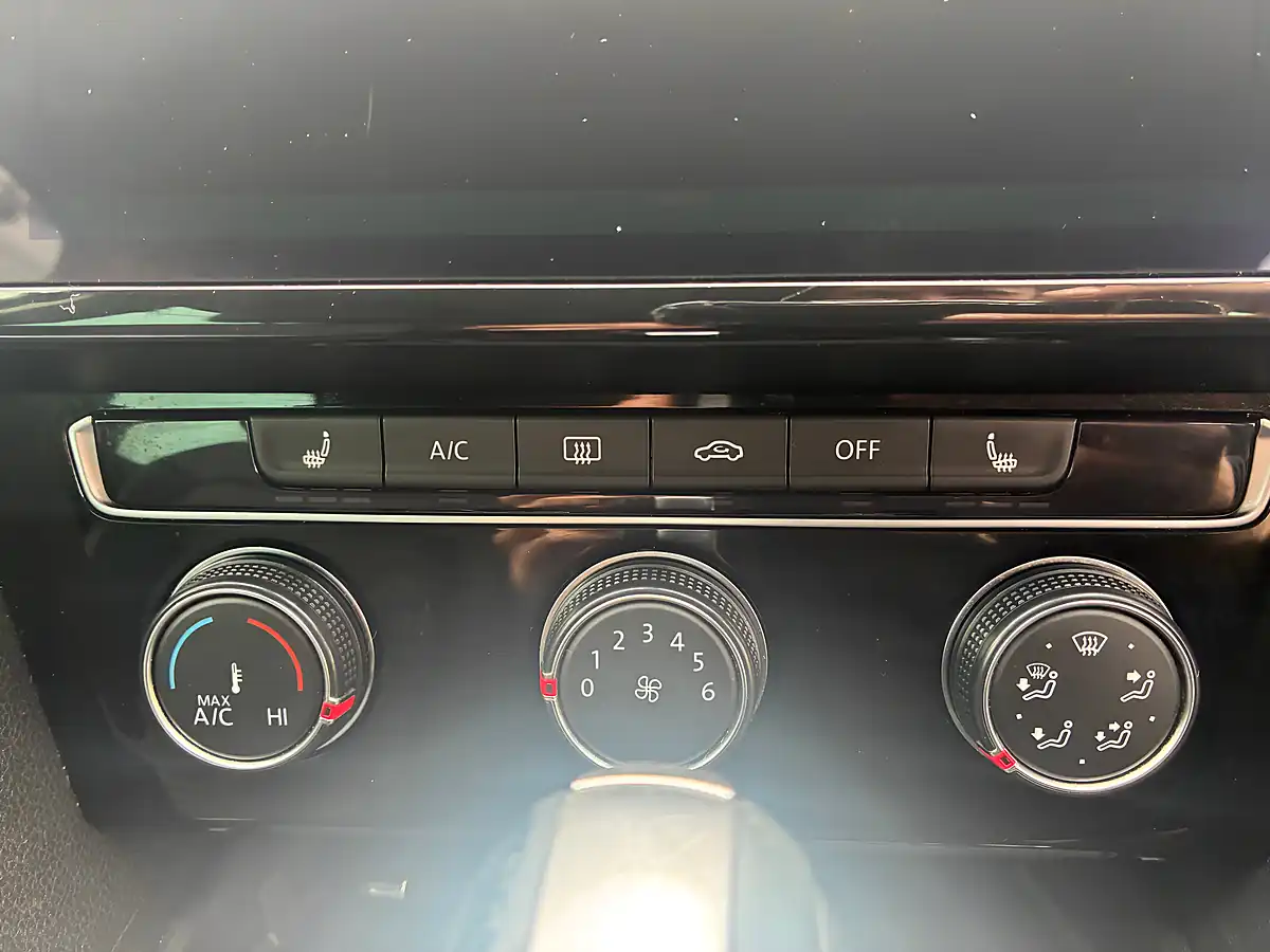 Used 2020 Volkswagen Passat Sel Black - Interior and Exterior details 14