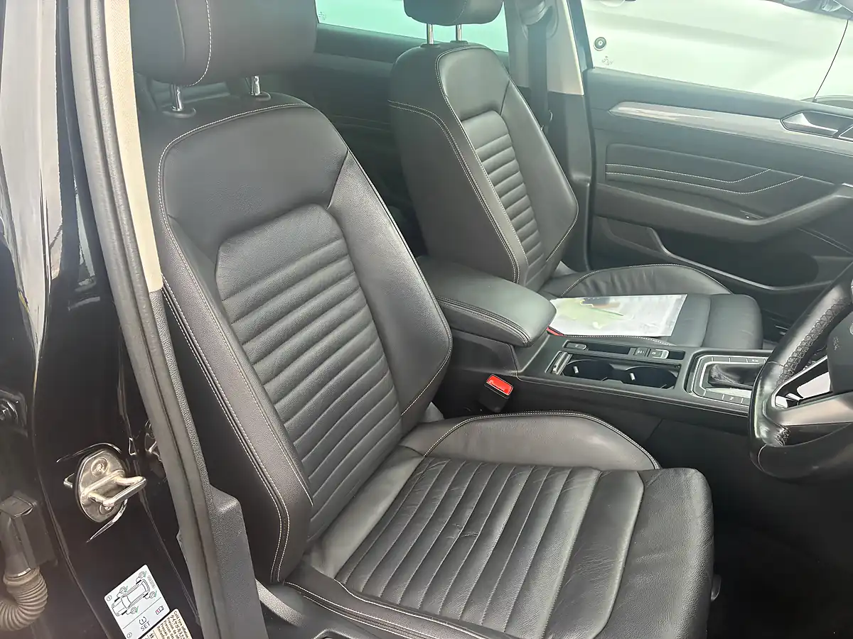 Used 2020 Volkswagen Passat Sel Black - Interior and Exterior details 16