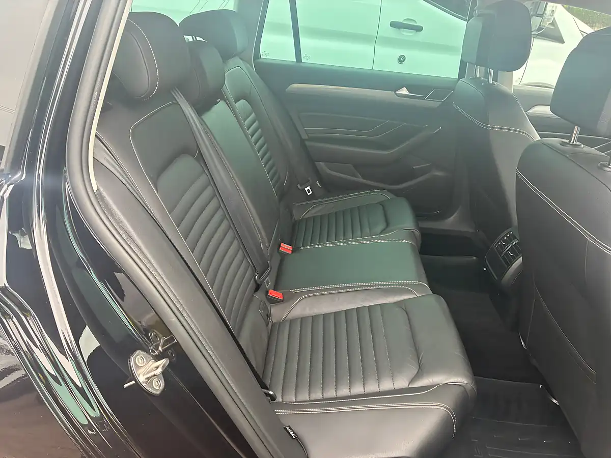 Used 2020 Volkswagen Passat Sel Black - Interior and Exterior details 17
