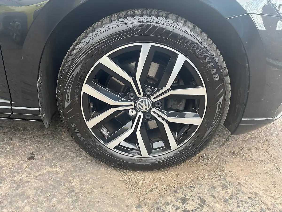 Used 2020 Volkswagen Passat Sel Black - Interior and Exterior details 8