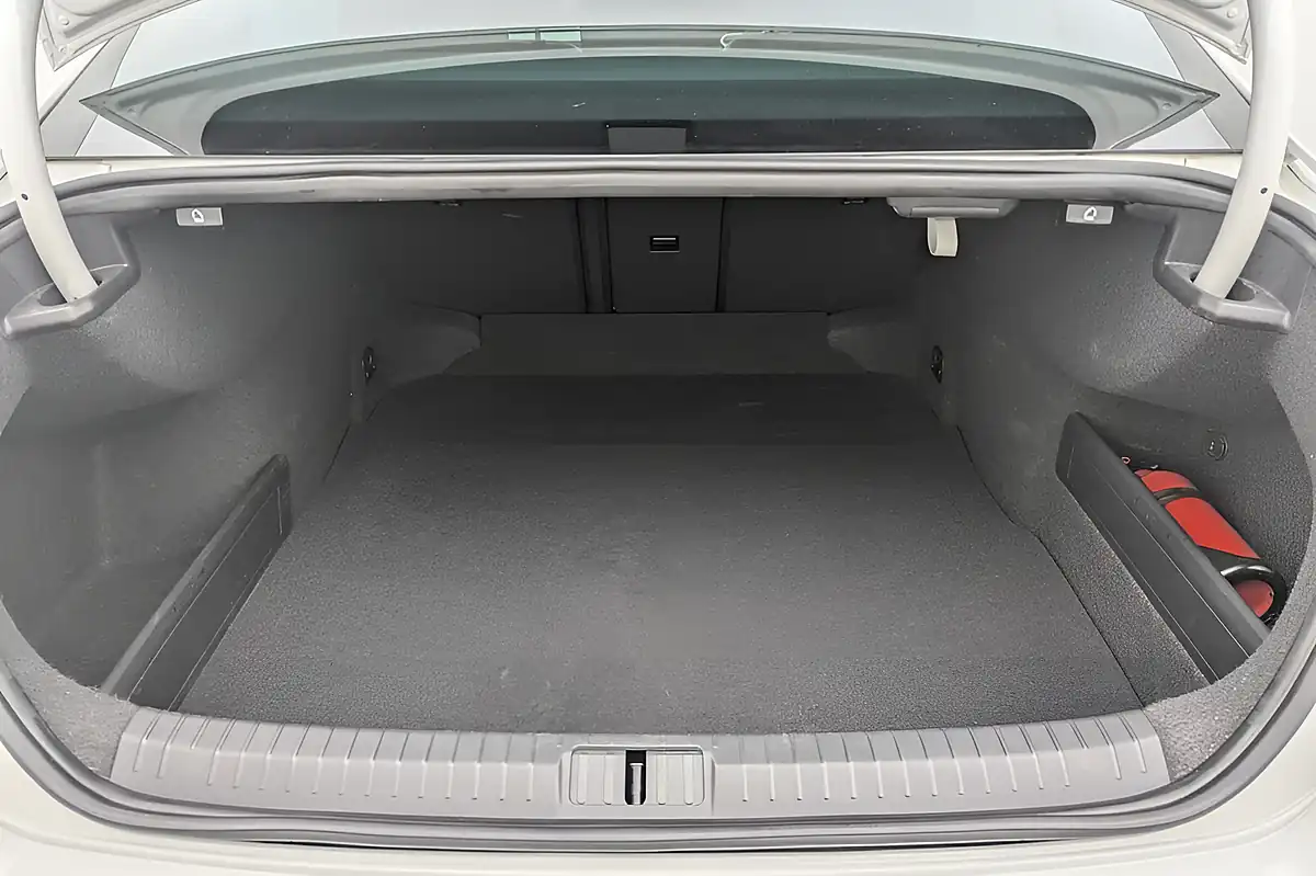 Used 2020 Volkswagen Passat Sel White - Interior and Exterior details 17