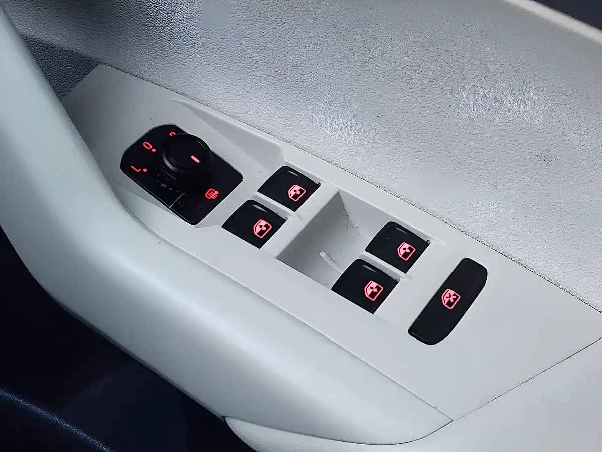 Used 2020 Volkswagen Polo Beats Red - Interior and Exterior details 16