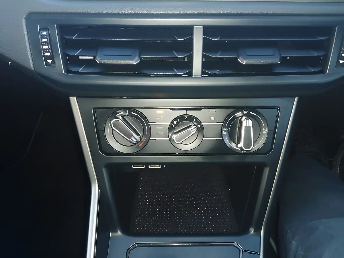 Used 2020 Volkswagen Polo Se Blue - Interior and Exterior details 9