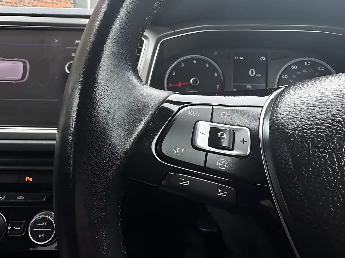 Used 2020 Volkswagen T-Roc Design Blue - Interior and Exterior details 10