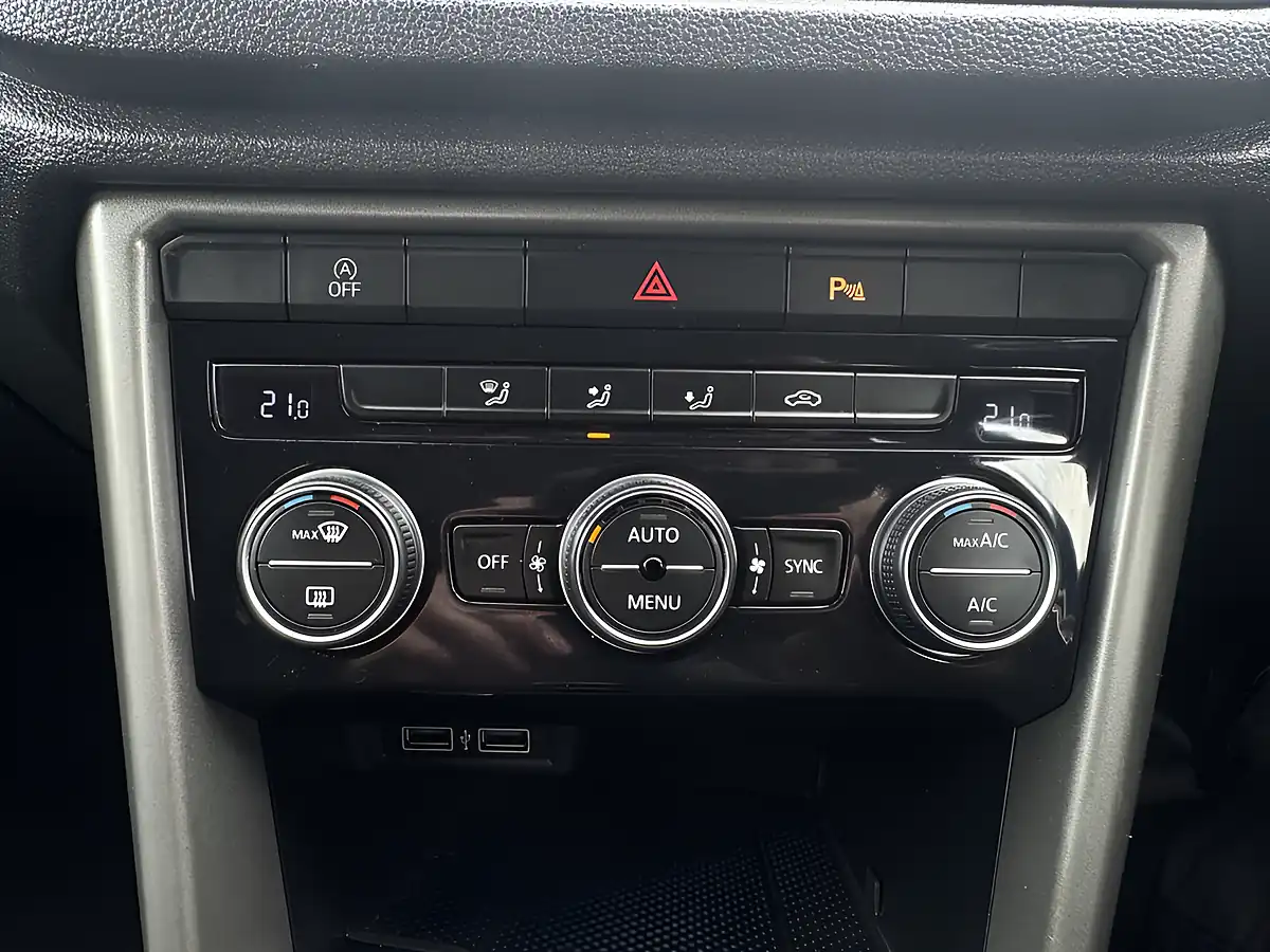 Used 2020 Volkswagen T-Roc Design Blue - Interior and Exterior details 18