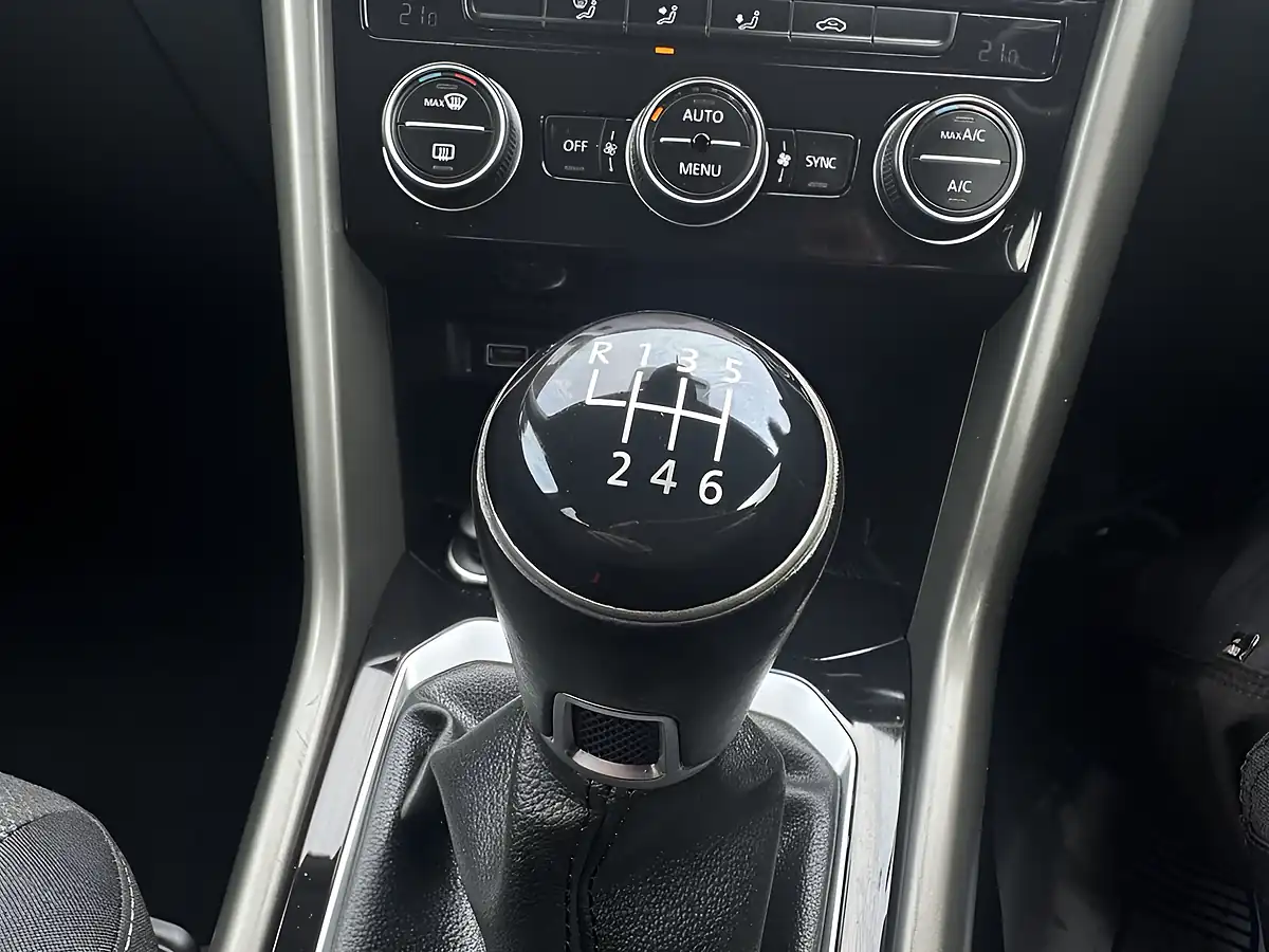 Used 2020 Volkswagen T-Roc Design Blue - Interior and Exterior details 19
