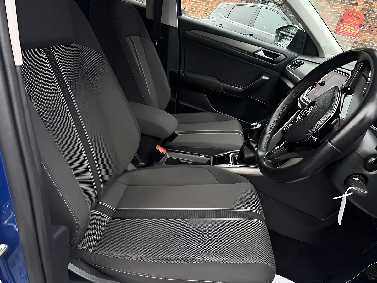 Used 2020 Volkswagen T-Roc Design Blue - Interior and Exterior details 8