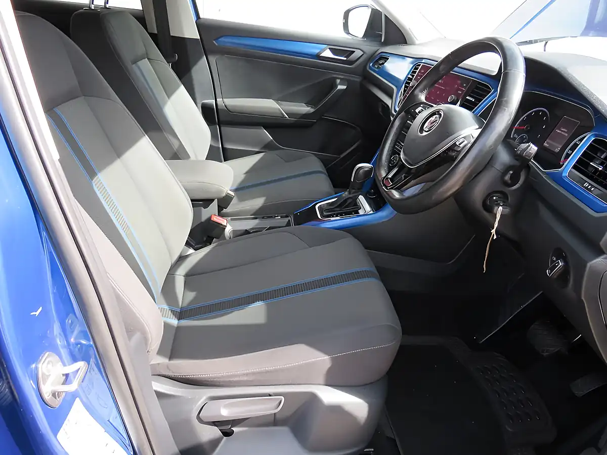 Used 2020 Volkswagen T-Roc Design Blue - Interior and Exterior details 7