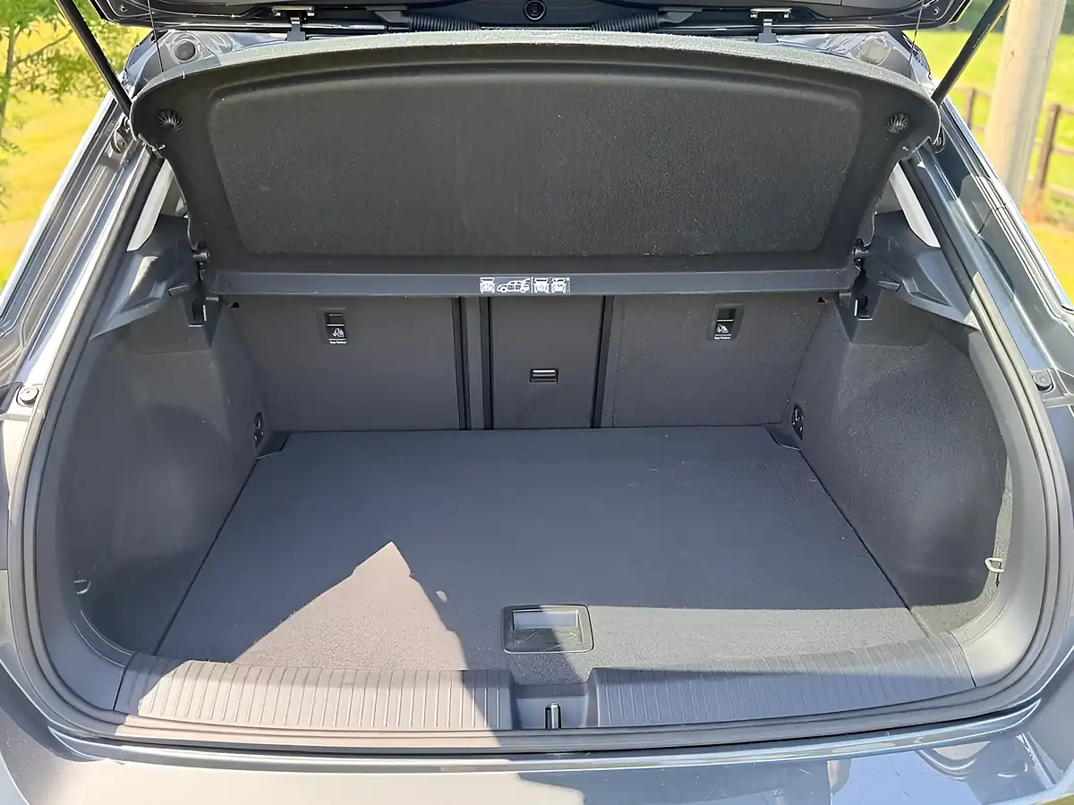 Used 2020 Volkswagen T-Roc Design Grey - Interior and Exterior details 19