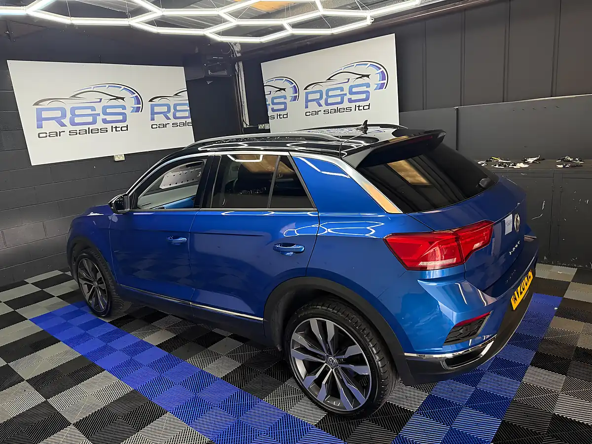 Used 2020 Volkswagen T-Roc Design Ravenna Blue - Interior and Exterior details 10