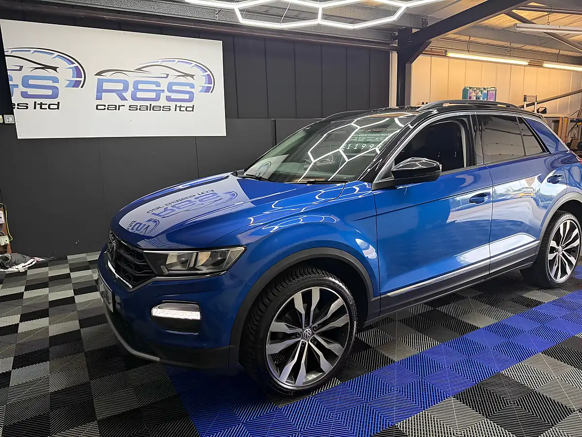Used 2020 Volkswagen T-Roc Design Ravenna Blue - Interior and Exterior details 12