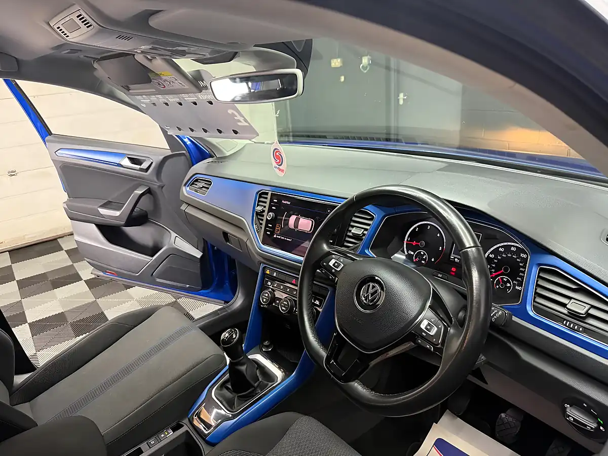 Used 2020 Volkswagen T-Roc Design Ravenna Blue - Interior and Exterior details 13