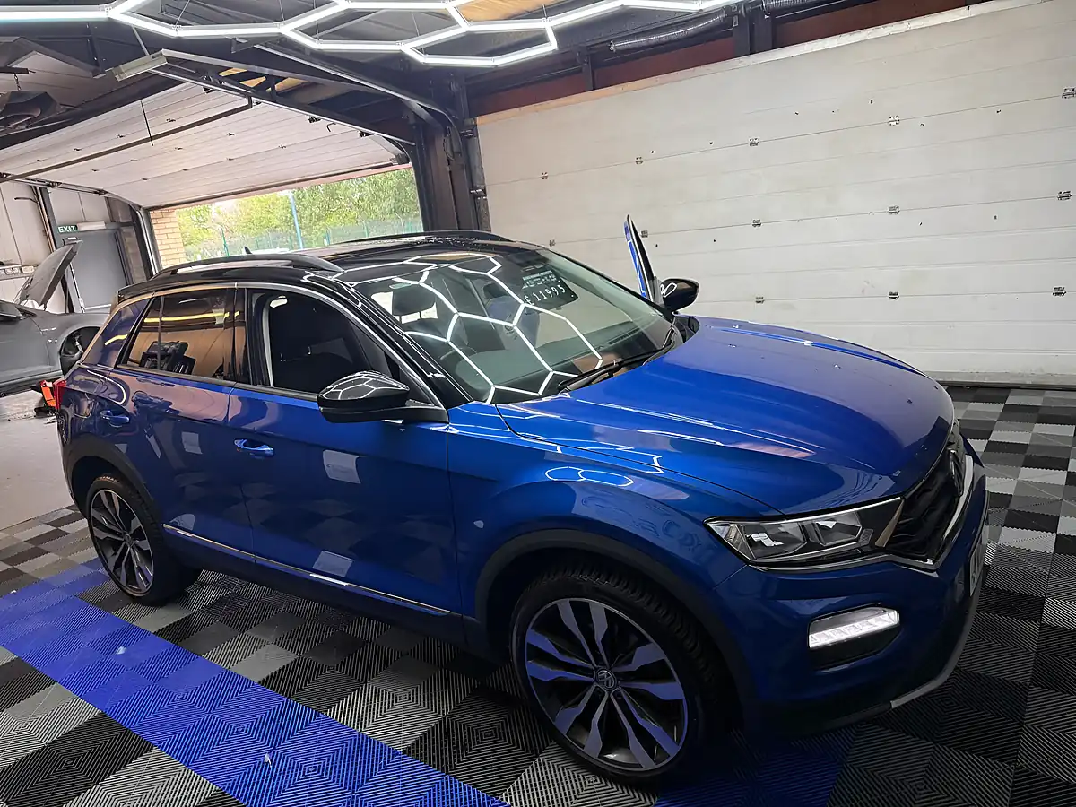 Used 2020 Volkswagen T-Roc Design Ravenna Blue - Interior and Exterior details 14