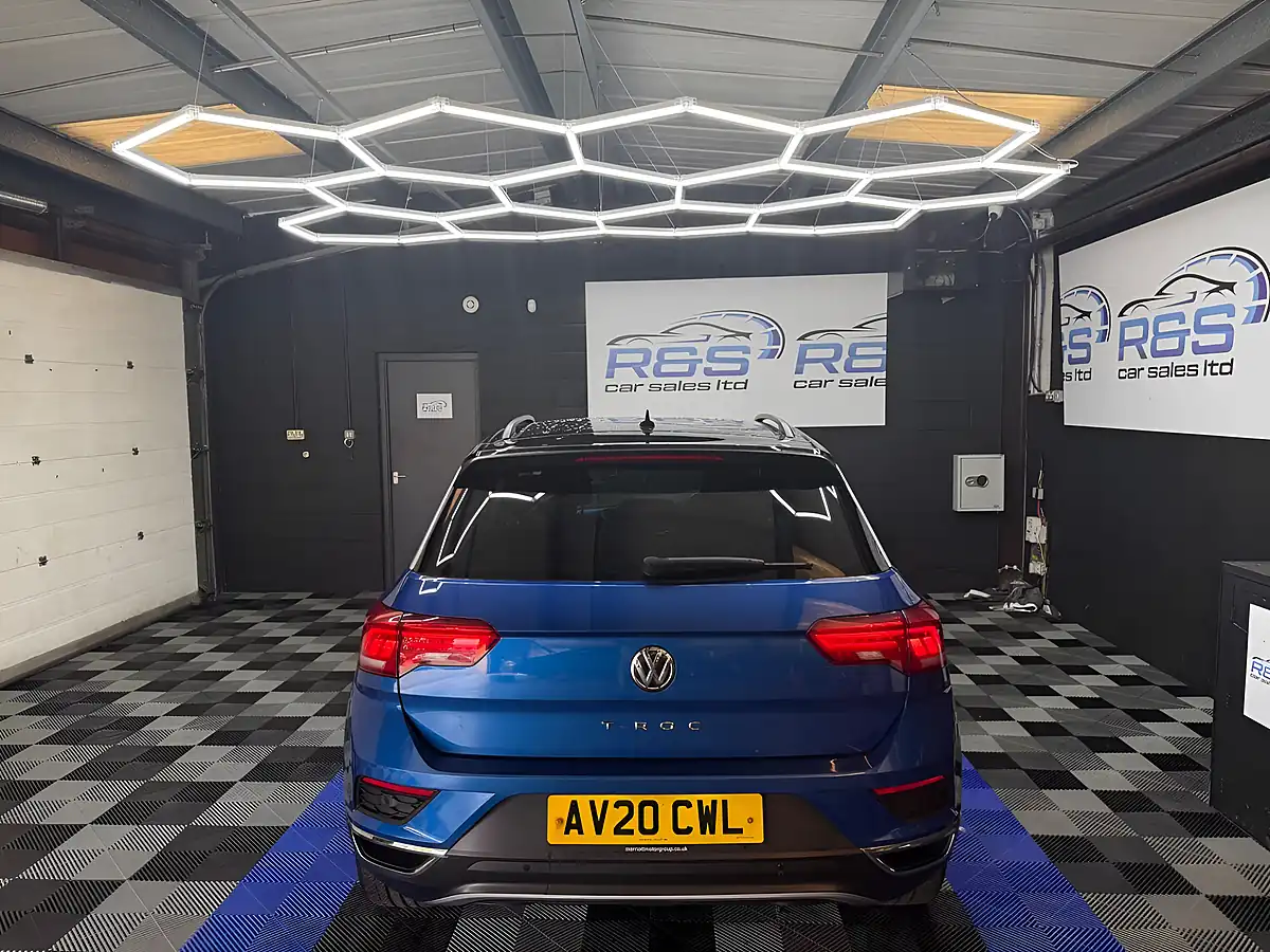 Used 2020 Volkswagen T-Roc Design Ravenna Blue - Interior and Exterior details 5