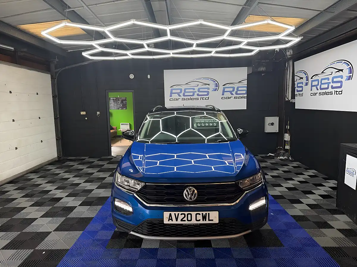 Used 2020 Volkswagen T-Roc Design Ravenna Blue - Interior and Exterior details 6