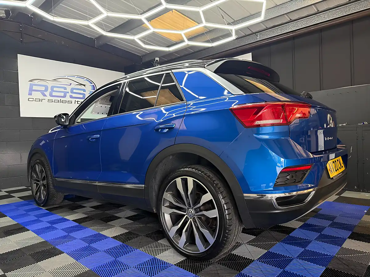 Used 2020 Volkswagen T-Roc Design Ravenna Blue - Interior and Exterior details 8
