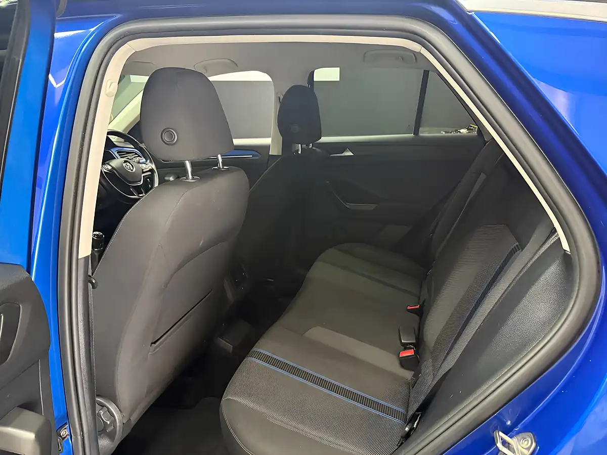 Used 2020 Volkswagen T-Roc Design Ravenna Blue - Interior and Exterior details 9