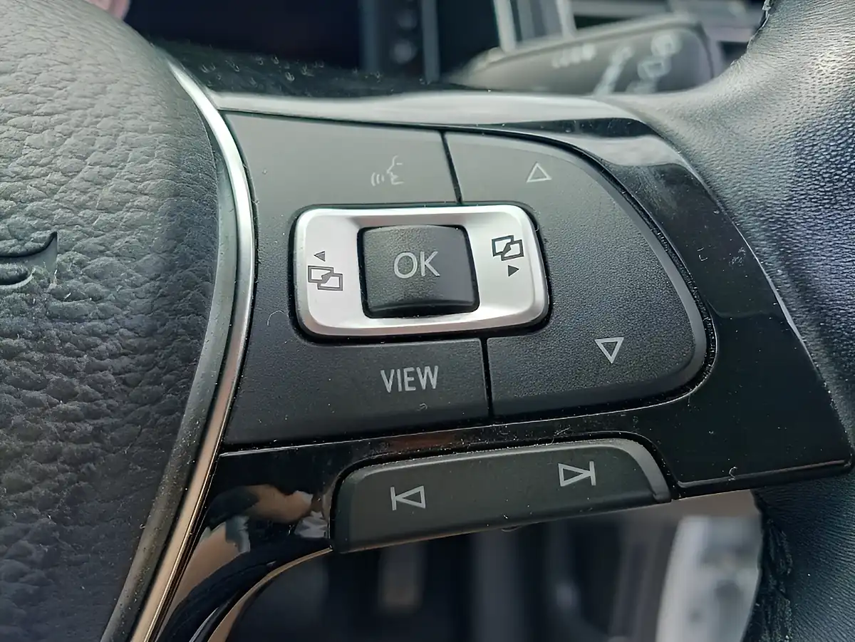Used 2020 Volkswagen T-Roc Evo Silver - Interior and Exterior details 12