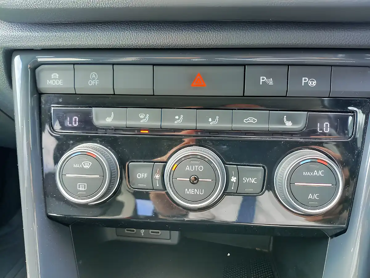 Used 2020 Volkswagen T-Roc Evo Silver - Interior and Exterior details 18