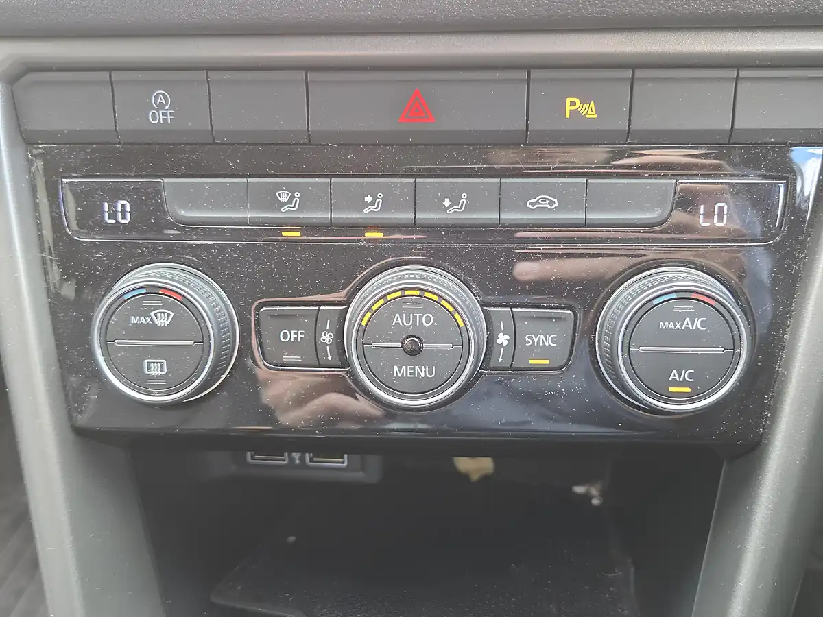 Used 2020 Volkswagen T-Roc Se Blue - Interior and Exterior details 12