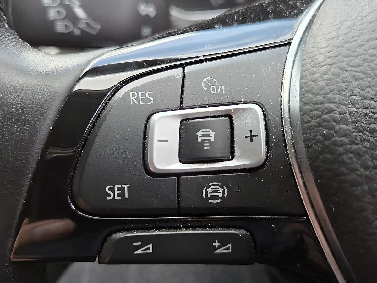Used 2020 Volkswagen T-Roc Se Blue - Interior and Exterior details 13
