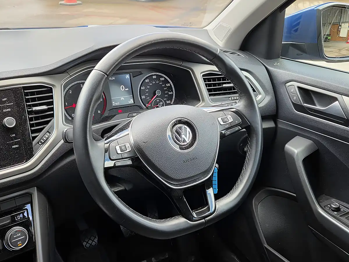 Used 2020 Volkswagen T-Roc Se Blue - Interior and Exterior details 8