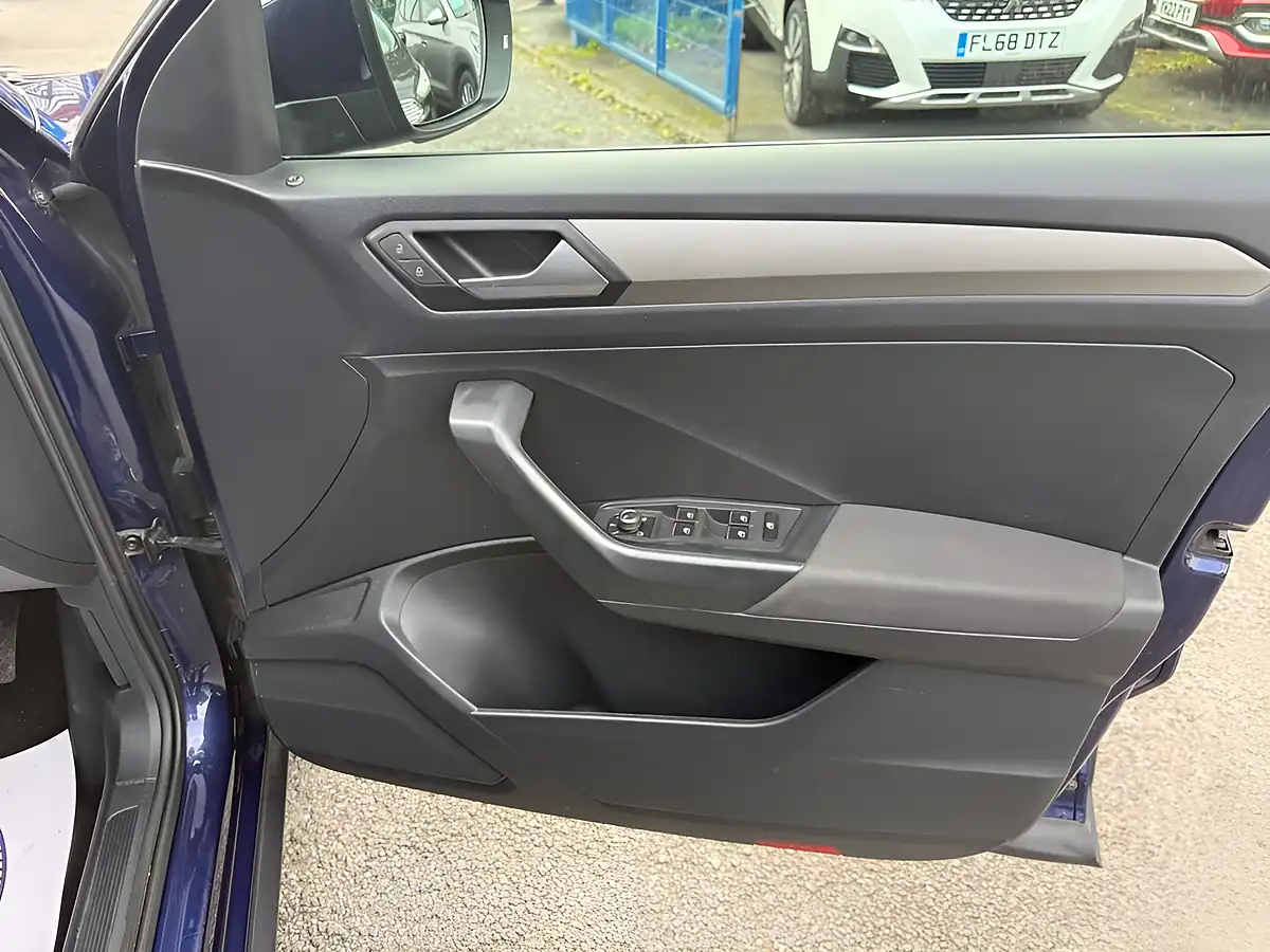 Used 2020 Volkswagen T-Roc Se Blue - Interior and Exterior details 12