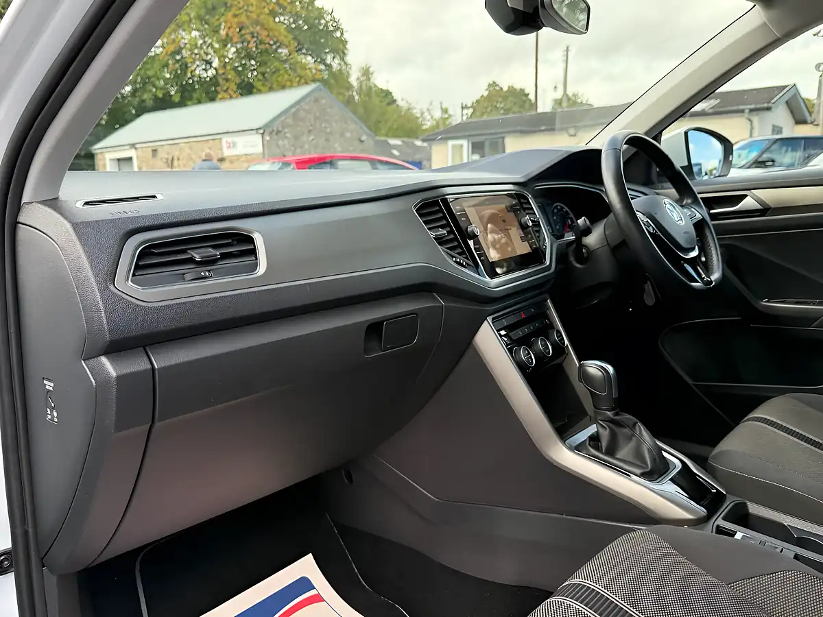 Used 2020 Volkswagen T-Roc Se Pure White - Interior and Exterior details 14