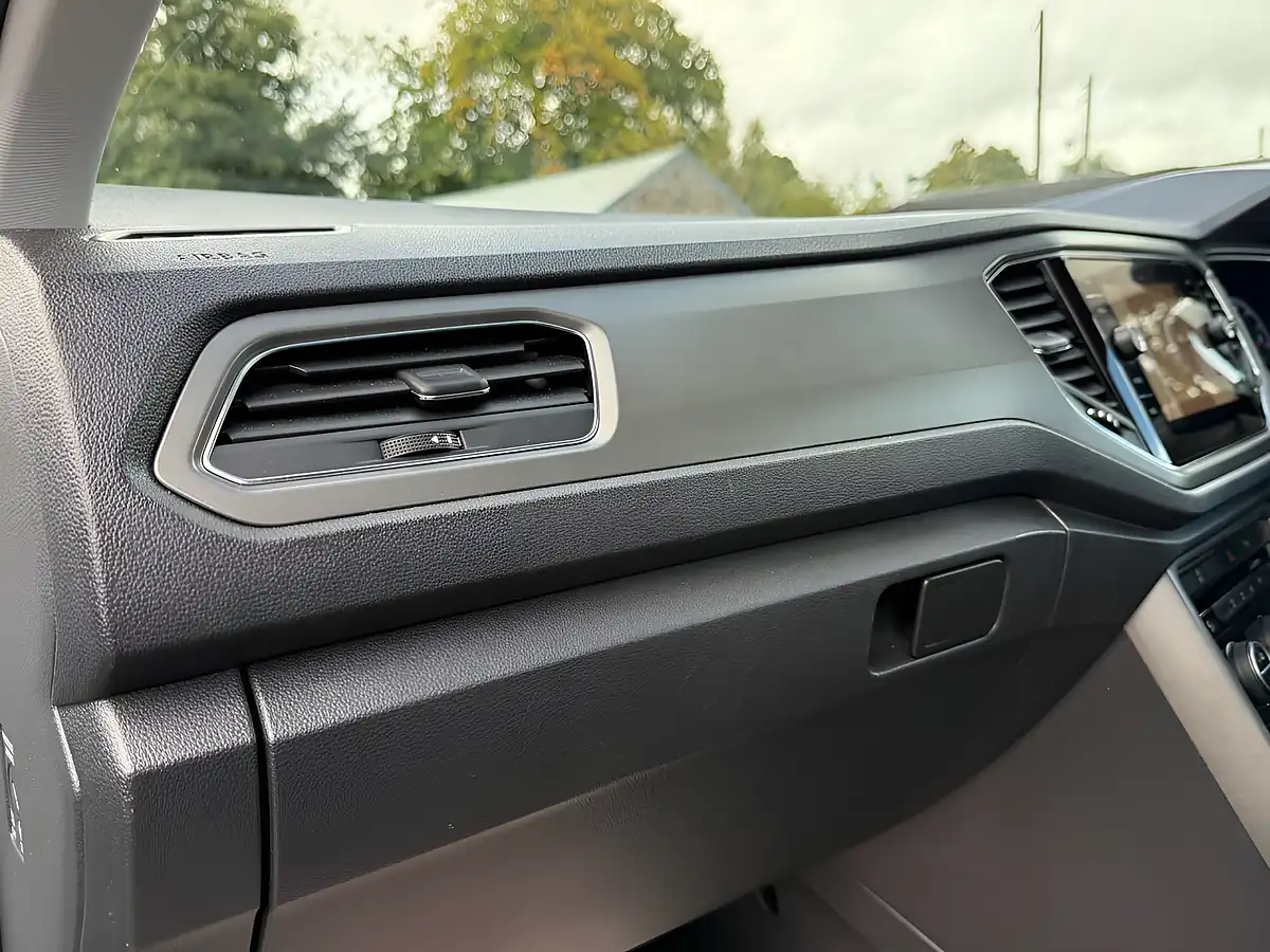 Used 2020 Volkswagen T-Roc Se Pure White - Interior and Exterior details 15