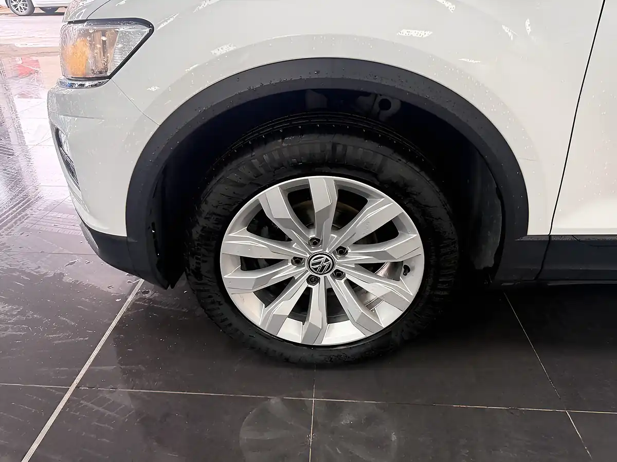 Used 2020 Volkswagen T-Roc Se White - Interior and Exterior details 12