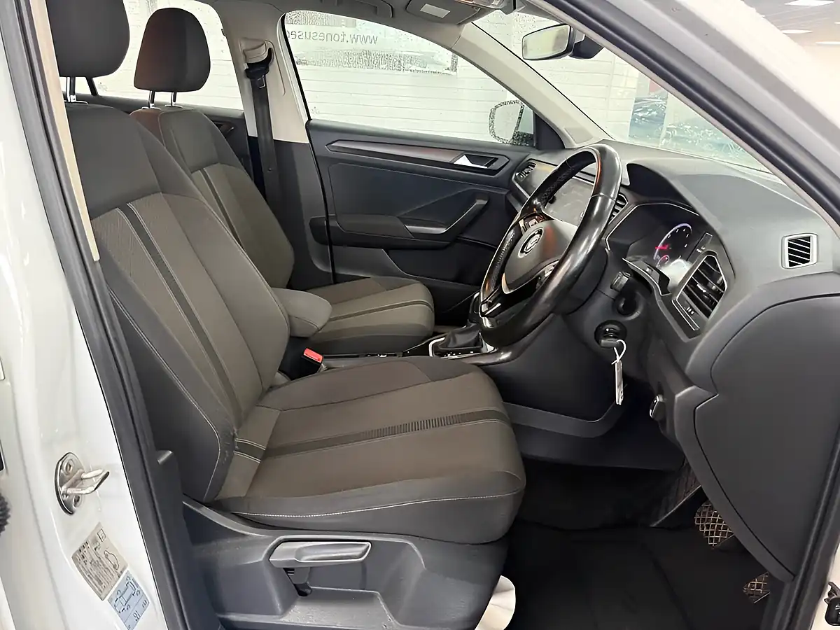 Used 2020 Volkswagen T-Roc Se White - Interior and Exterior details 14