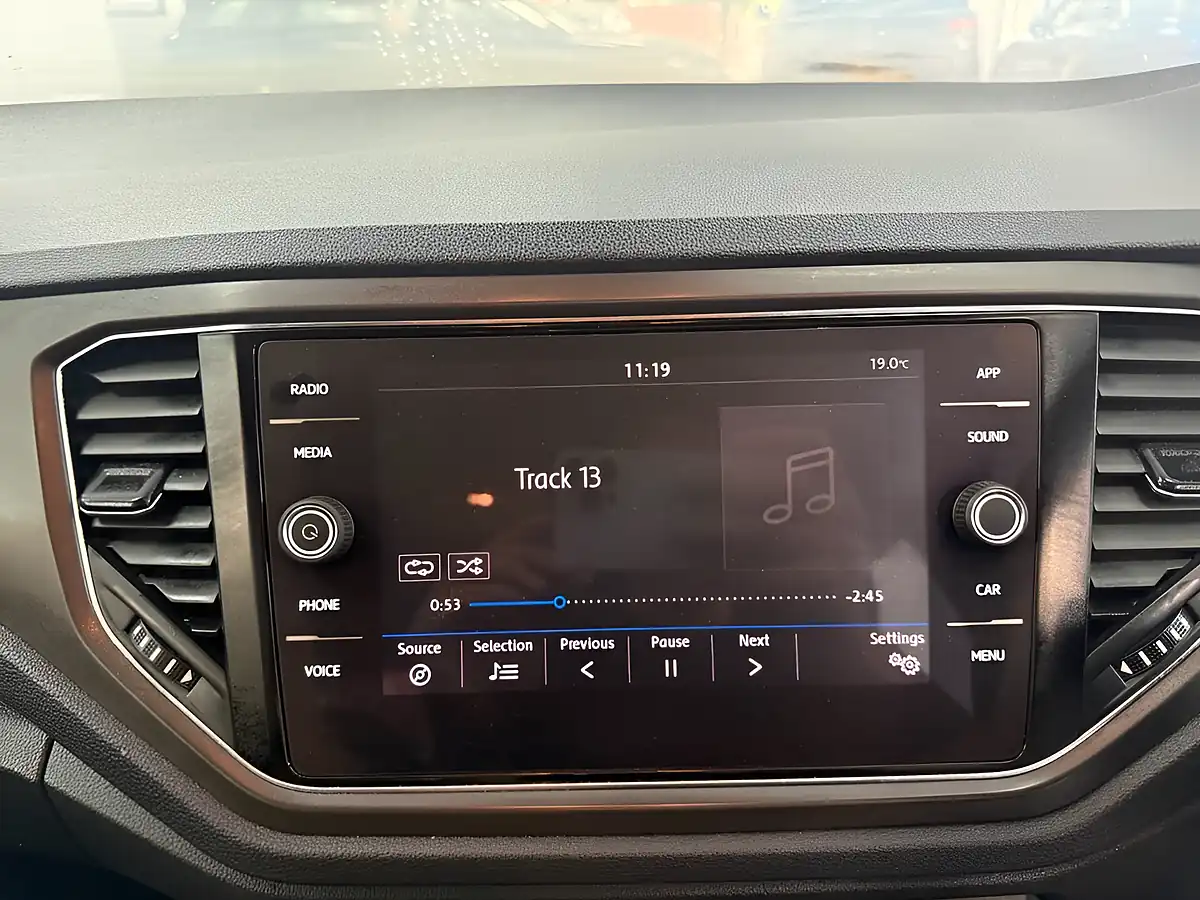 Used 2020 Volkswagen T-Roc Se White - Interior and Exterior details 17