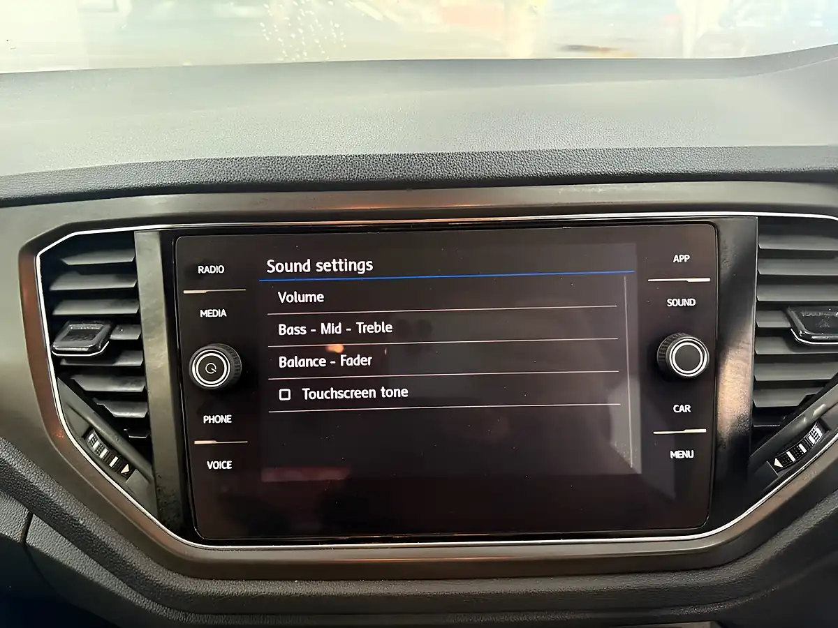 Used 2020 Volkswagen T-Roc Se White - Interior and Exterior details 18