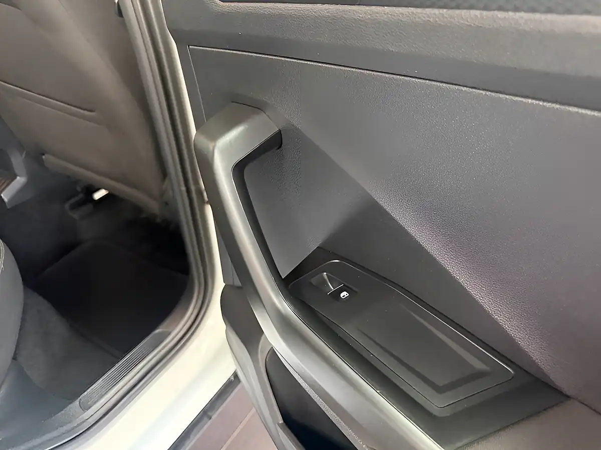 Used 2020 Volkswagen T-Roc Se White - Interior and Exterior details 6