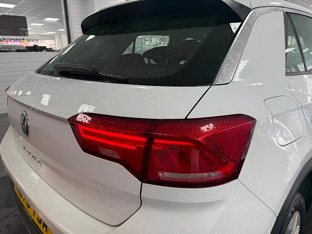 Used 2020 Volkswagen T-Roc Se White - Interior and Exterior details 7
