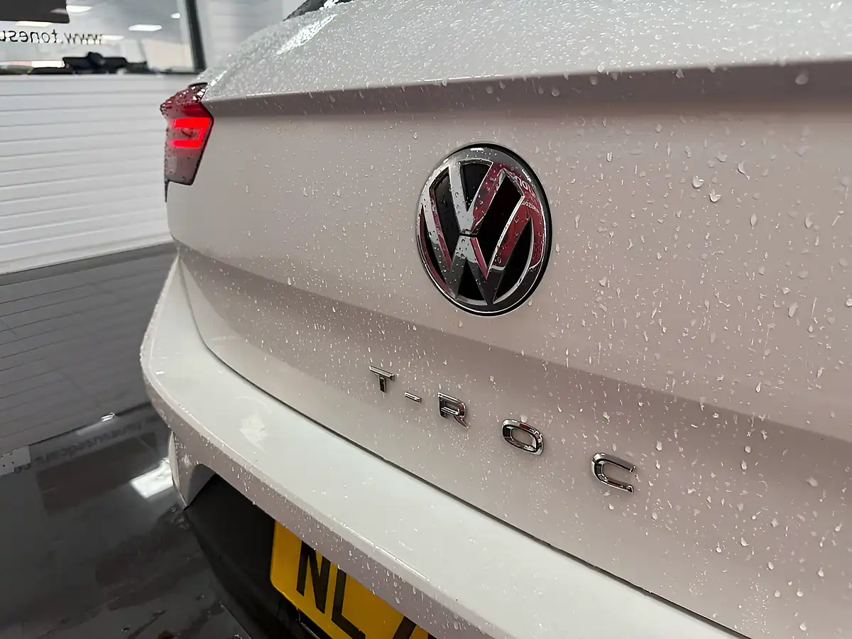 Used 2020 Volkswagen T-Roc Se White - Interior and Exterior details 9