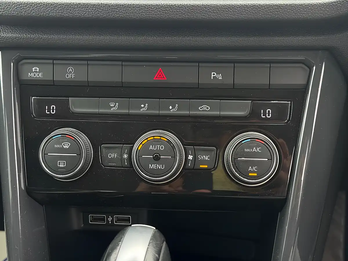 Used 2020 Volkswagen T-Roc Sel Black - Interior and Exterior details 15
