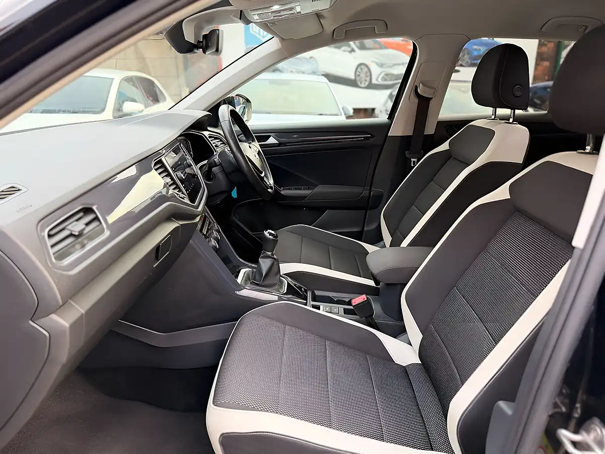 Used 2020 Volkswagen T-Roc Sel Black - Interior and Exterior details 15