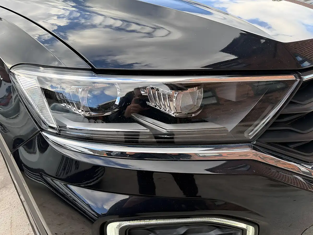 Used 2020 Volkswagen T-Roc Sel Black - Interior and Exterior details 7