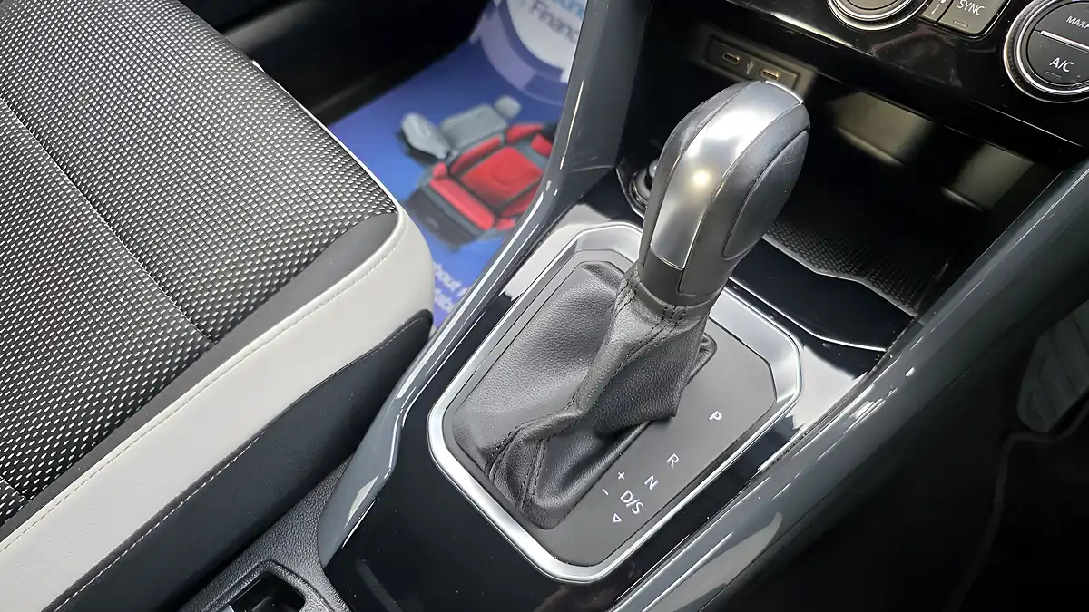 Used 2020 Volkswagen T-Roc Sel Ravenna Blue Metallic - Interior and Exterior details 19
